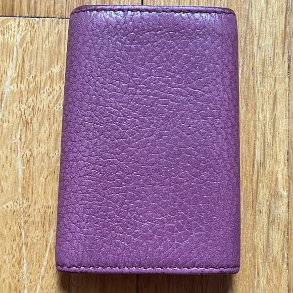 Gucci Textured Leather Key Holder - Picture 12 of 12